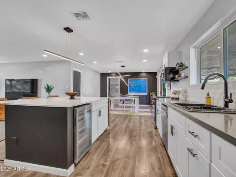 Kitchen - 3010 E Yucca St, Phoenix, AZ 85028 photo 3 of 7