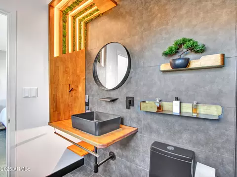 Bath - 3010 E Yucca St, Phoenix, AZ 85028 photo 5 of 7