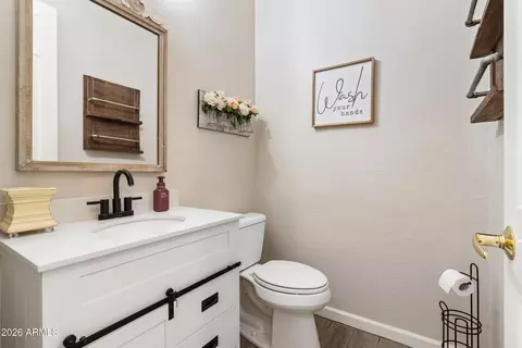 Bath - 5219 E Hashknife Rd, Phoenix, AZ 85054 photo 3 of 4