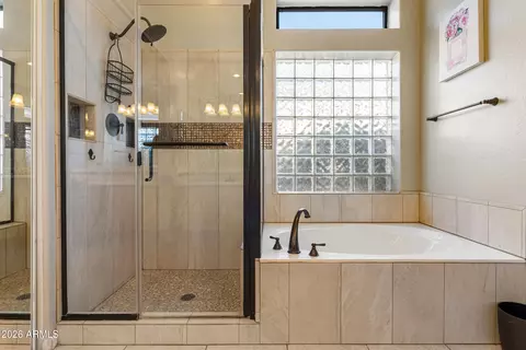 Bath - 5219 E Hashknife Rd, Phoenix, AZ 85054 photo 2 of 4