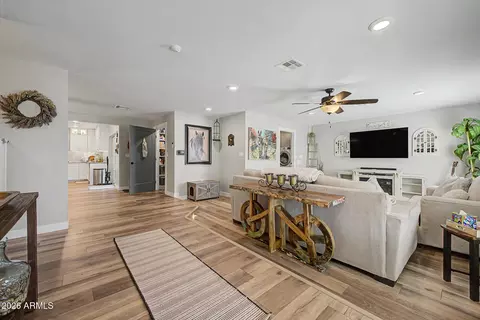 Entry Way - 12648 N 22nd Pl, Phoenix, AZ 85022 photo 2 of 2