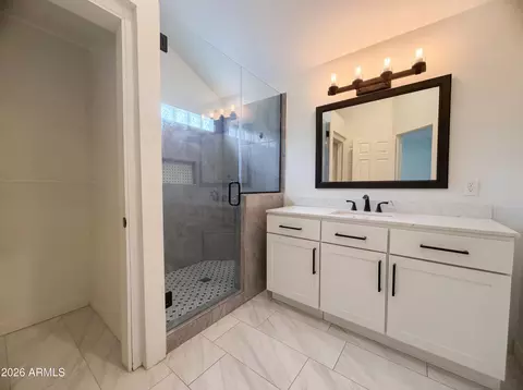 Bath - 5959 E Teton Cir, Mesa, AZ 85215 photo 2 of 3