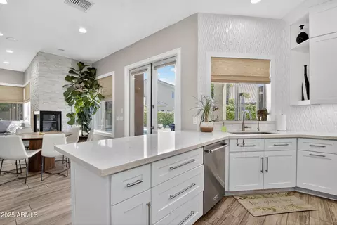 Kitchen - 1333 N Cliffside Dr, Gilbert, AZ 85234 photo 6 of 6