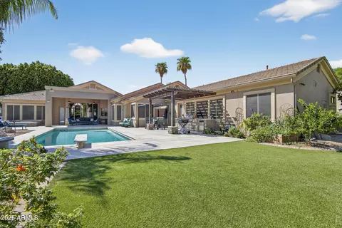 Exterior - 1333 N Cliffside Dr, Gilbert, AZ 85234 photo 11 of 20
