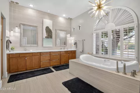 Bath - 1333 N Cliffside Dr, Gilbert, AZ 85234 photo 6 of 10