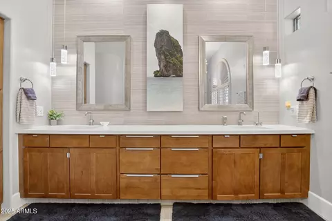 Bath - 1333 N Cliffside Dr, Gilbert, AZ 85234 photo 5 of 10