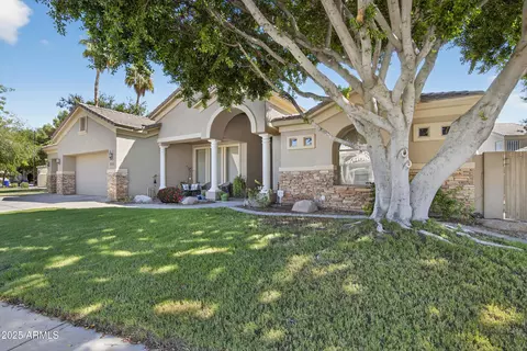 Exterior - 1333 N Cliffside Dr, Gilbert, AZ 85234 photo 2 of 20