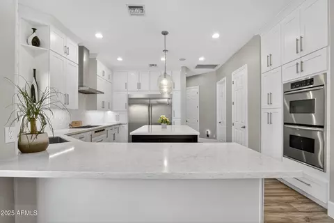 Kitchen - 1333 N Cliffside Dr, Gilbert, AZ 85234 photo 3 of 6