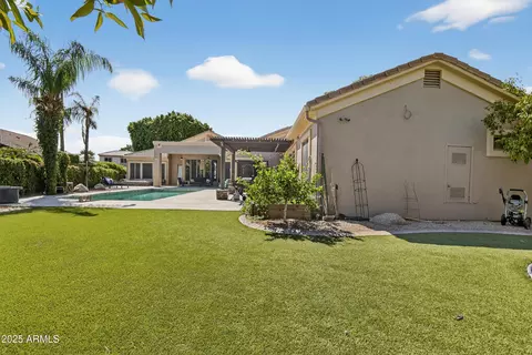 Exterior - 1333 N Cliffside Dr, Gilbert, AZ 85234 photo 13 of 20