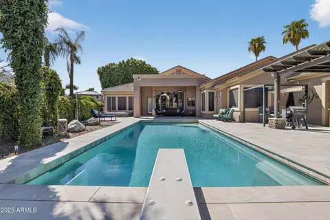 Exterior - 1333 N Cliffside Dr, Gilbert, AZ 85234 photo 9 of 20