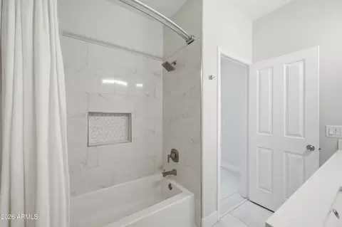 Bath - 1572 E Black Diamond Dr, Gilbert, AZ 85296 photo 4 of 5