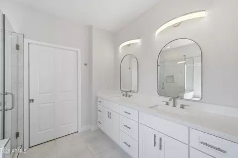 Bath - 1572 E Black Diamond Dr, Gilbert, AZ 85296 photo 2 of 5