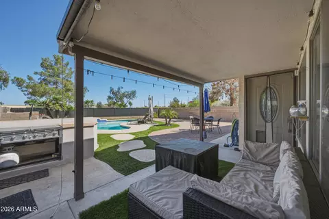 Exterior - 1572 E Black Diamond Dr, Gilbert, AZ 85296 photo 4 of 6