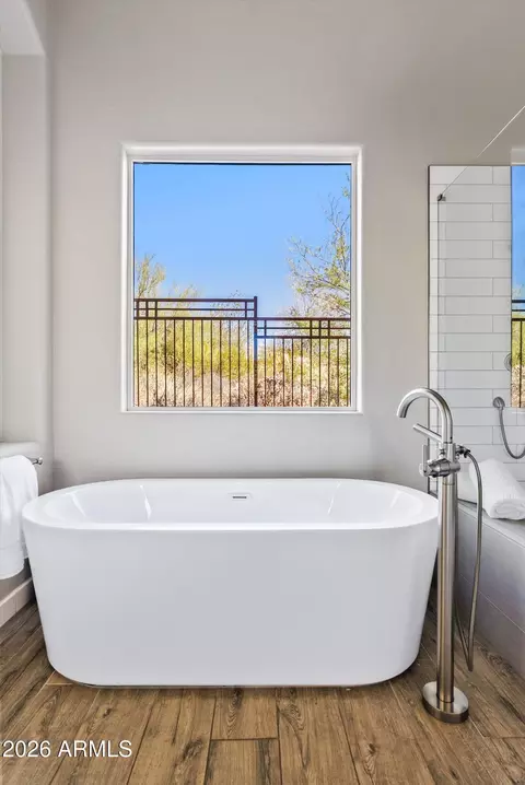 Bath - 549 E Mountain Sage Dr, Phoenix, AZ 85048 photo 2 of 5