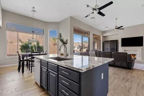 Kitchen - 549 E Mountain Sage Dr, Phoenix, AZ 85048 photo 2 of 3