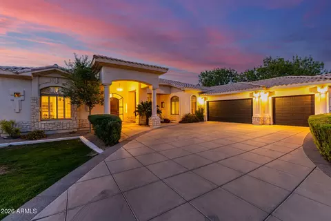 8204 S Homestead Ln, Tempe, AZ 85284