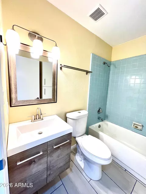 Bath - 2235 E Victory Dr, Tempe, AZ 85288 photo 1 of 2