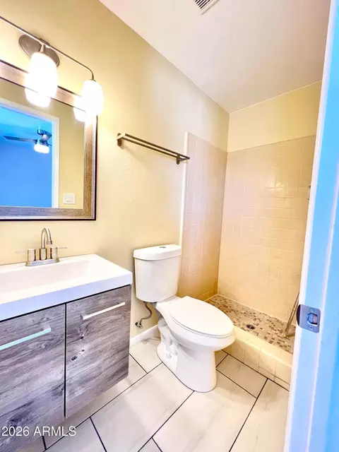 Bath - 2235 E Victory Dr, Tempe, AZ 85288 photo 2 of 2