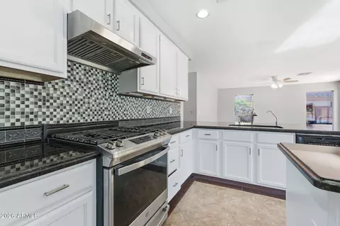 Kitchen - 1166 E Stottler Dr, Gilbert, AZ 85296 photo 4 of 5