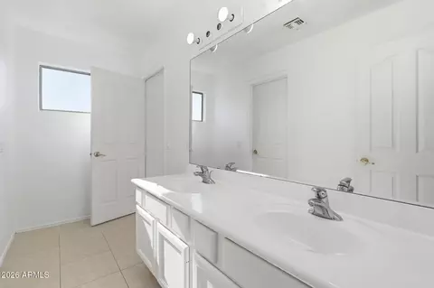 Bath - 1166 E Stottler Dr, Gilbert, AZ 85296 photo 4 of 5
