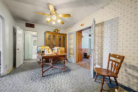 Dining - 916 E Cambridge Ave, Phoenix, AZ 85006 photo 2 of 2