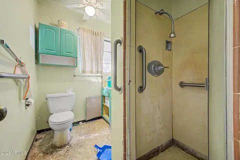 Bath - 916 E Cambridge Ave, Phoenix, AZ 85006 photo 3 of 4