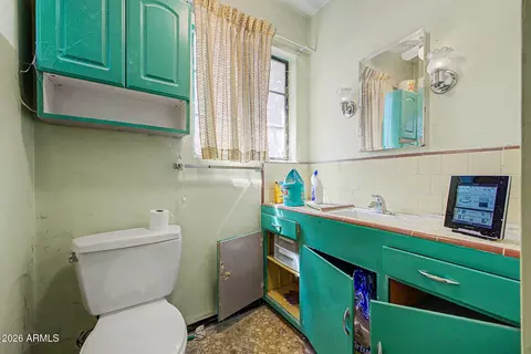 Bath - 916 E Cambridge Ave, Phoenix, AZ 85006 photo 4 of 4