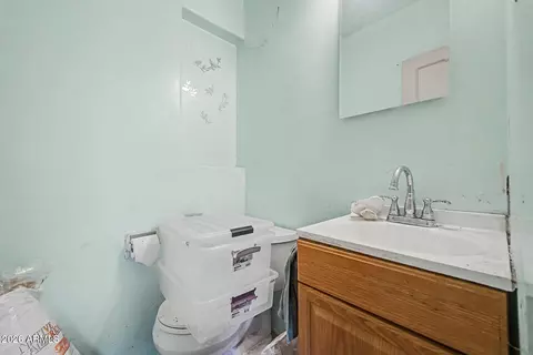 Bath - 916 E Cambridge Ave, Phoenix, AZ 85006 photo 1 of 4