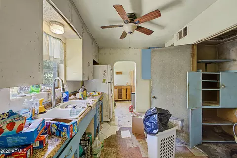 Entry Way - 916 E Cambridge Ave, Phoenix, AZ 85006 photo 1 of 1