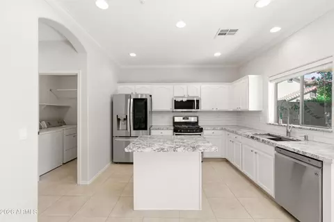 Kitchen - 1555 Elgin St, Gilbert, AZ 85295 photo 2 of 5