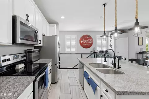 Kitchen - 4317 Erie St, Gilbert, AZ 85295 photo 3 of 4