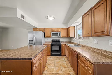 Kitchen - 8702 Edgewood Ave, Mesa, AZ 85208 photo 4 of 5