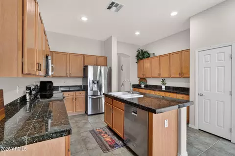 Kitchen - 7445 Eagle Crest Dr #1004, Mesa, AZ 85207 photo 3 of 6