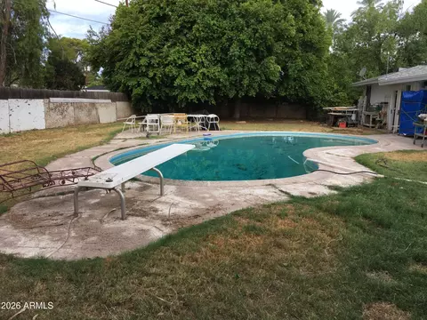 Exterior - 323 E Rose Ln, Phoenix, AZ 85012 photo 7 of 10