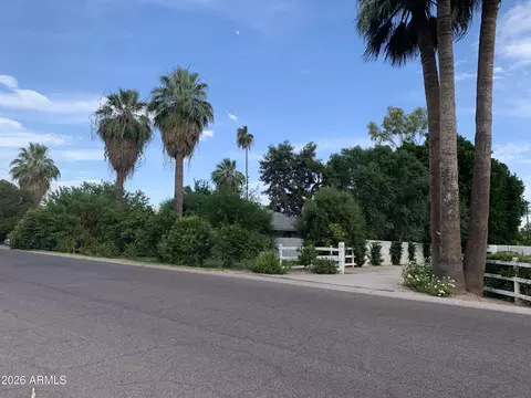 Exterior - 323 E Rose Ln, Phoenix, AZ 85012 photo 5 of 10