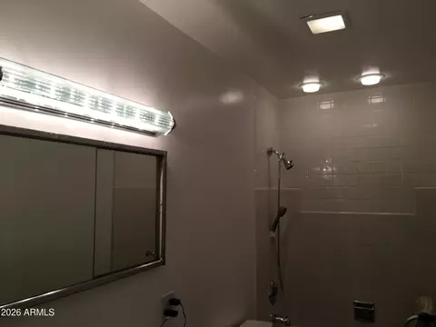 Bath - 323 E Rose Ln, Phoenix, AZ 85012 photo 2 of 3