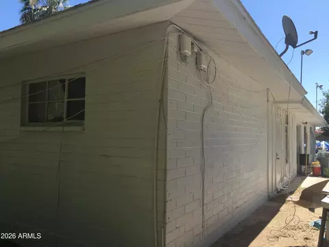 Exterior - 323 E Rose Ln, Phoenix, AZ 85012 photo 9 of 10