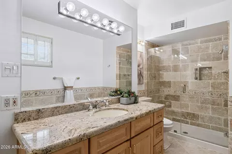 Bath - 2038 E Solano Dr, Phoenix, AZ 85016 photo 1 of 7