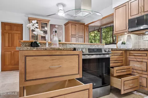Kitchen - 2038 E Solano Dr, Phoenix, AZ 85016 photo 4 of 5