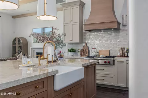 Kitchen - 2816 E Clark Dr, Gilbert, AZ 85297 photo 4 of 8