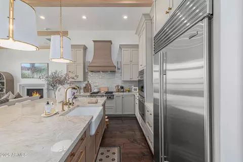 Kitchen - 2816 E Clark Dr, Gilbert, AZ 85297 photo 6 of 8