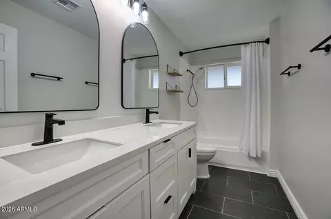 Bath - 1881 E Concorda Dr, Tempe, AZ 85282 photo 2 of 2