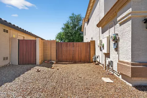 Exterior - 2208 S Peppertree Ct, Gilbert, AZ 85295 photo 6 of 13