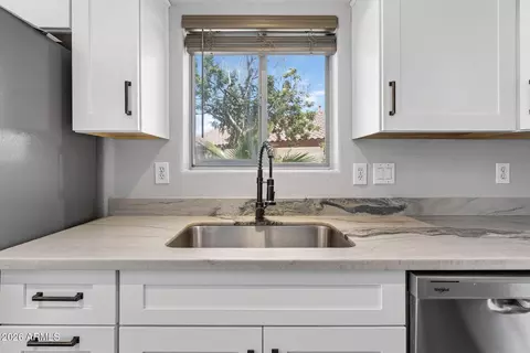 Kitchen - 2208 S Peppertree Ct, Gilbert, AZ 85295 photo 4 of 5