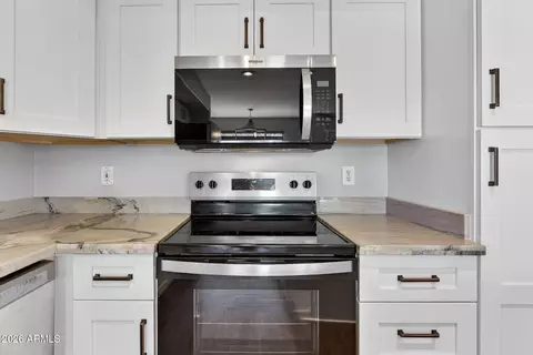 Kitchen - 2208 S Peppertree Ct, Gilbert, AZ 85295 photo 5 of 5