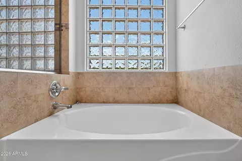 Bath - 2208 S Peppertree Ct, Gilbert, AZ 85295 photo 4 of 7