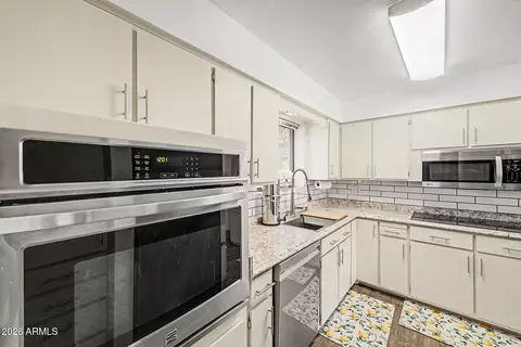 Kitchen - 755 N 63rd Pl, Mesa, AZ 85205 photo 2 of 3