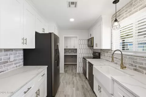 Kitchen - 11325 E Marguerite Ave, Mesa, AZ 85208 photo 3 of 4