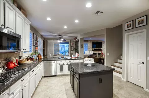 Kitchen - 4080 E Laurel Ave, Gilbert, AZ 85234 photo 3 of 4