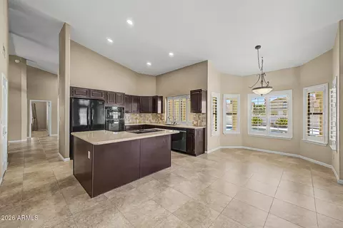 Kitchen - 1043 W Iris Dr, Gilbert, AZ 85233 photo 4 of 4
